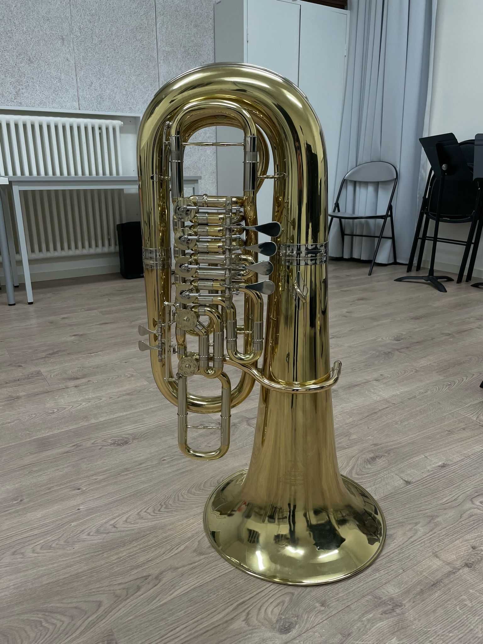 Tuba Thomann em Fá