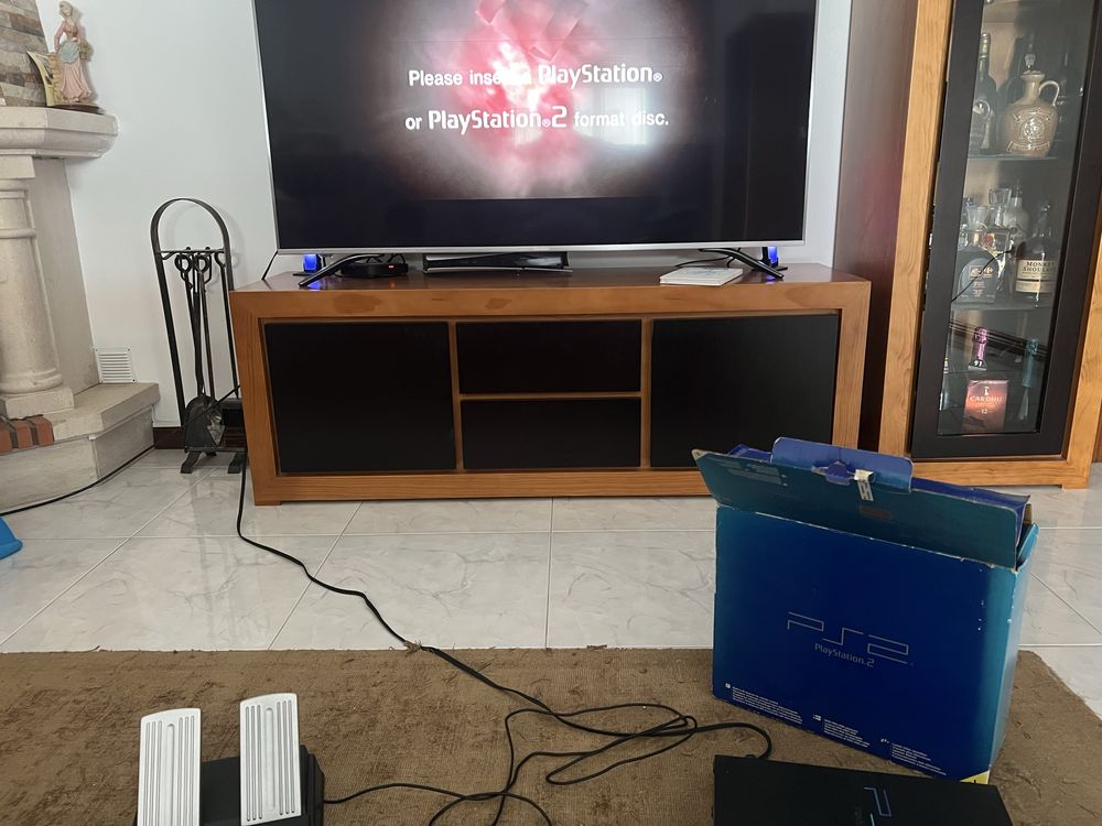 Ps2 com volante e pedais