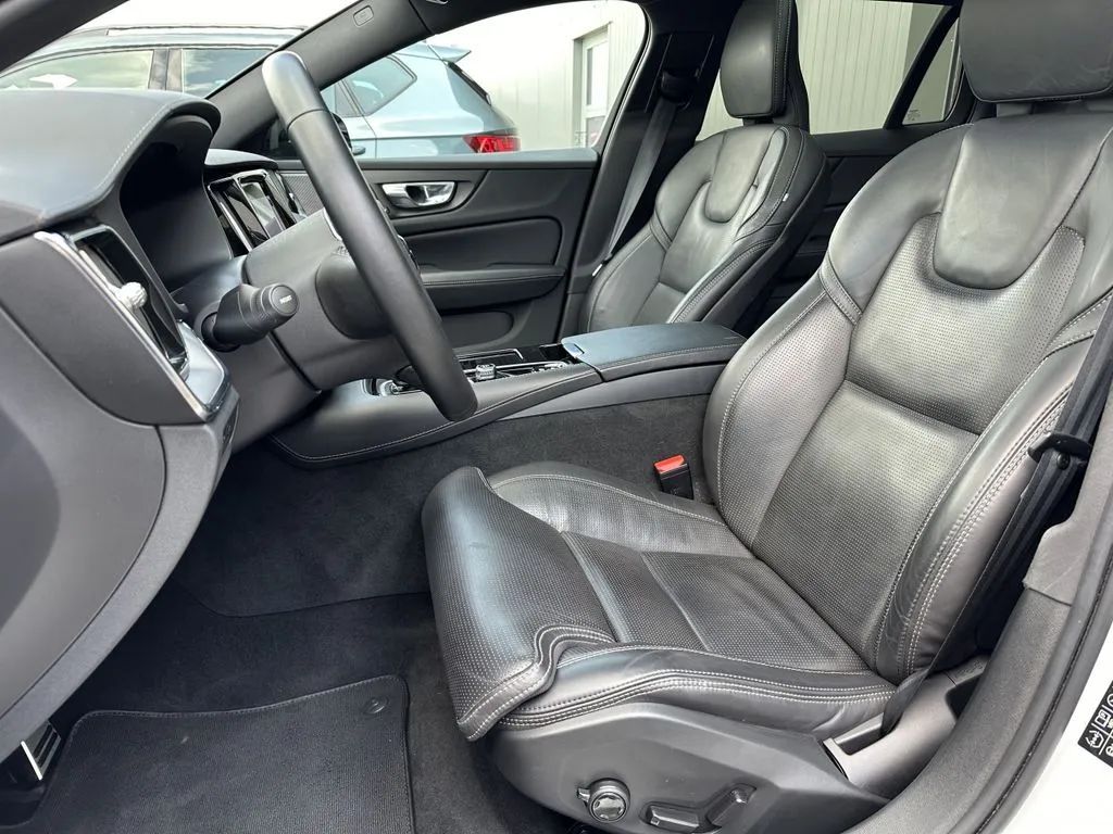 Volvo V60 F-VAT 23% T6 Recharge R-Design 251 KM AWD Totalny Full 1 Właściciel