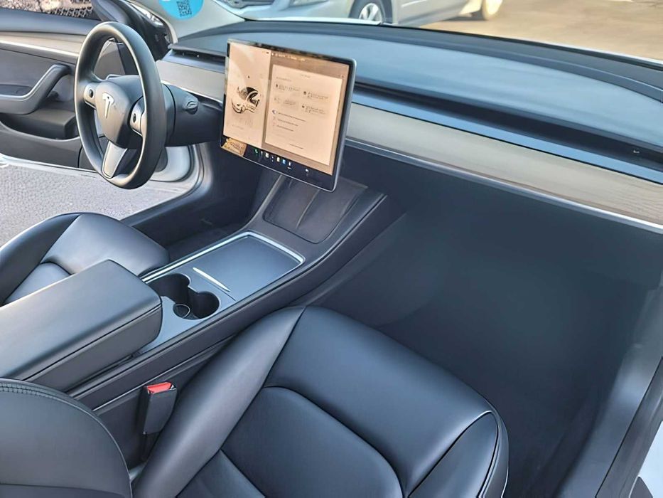 Tesla Model 3      2022