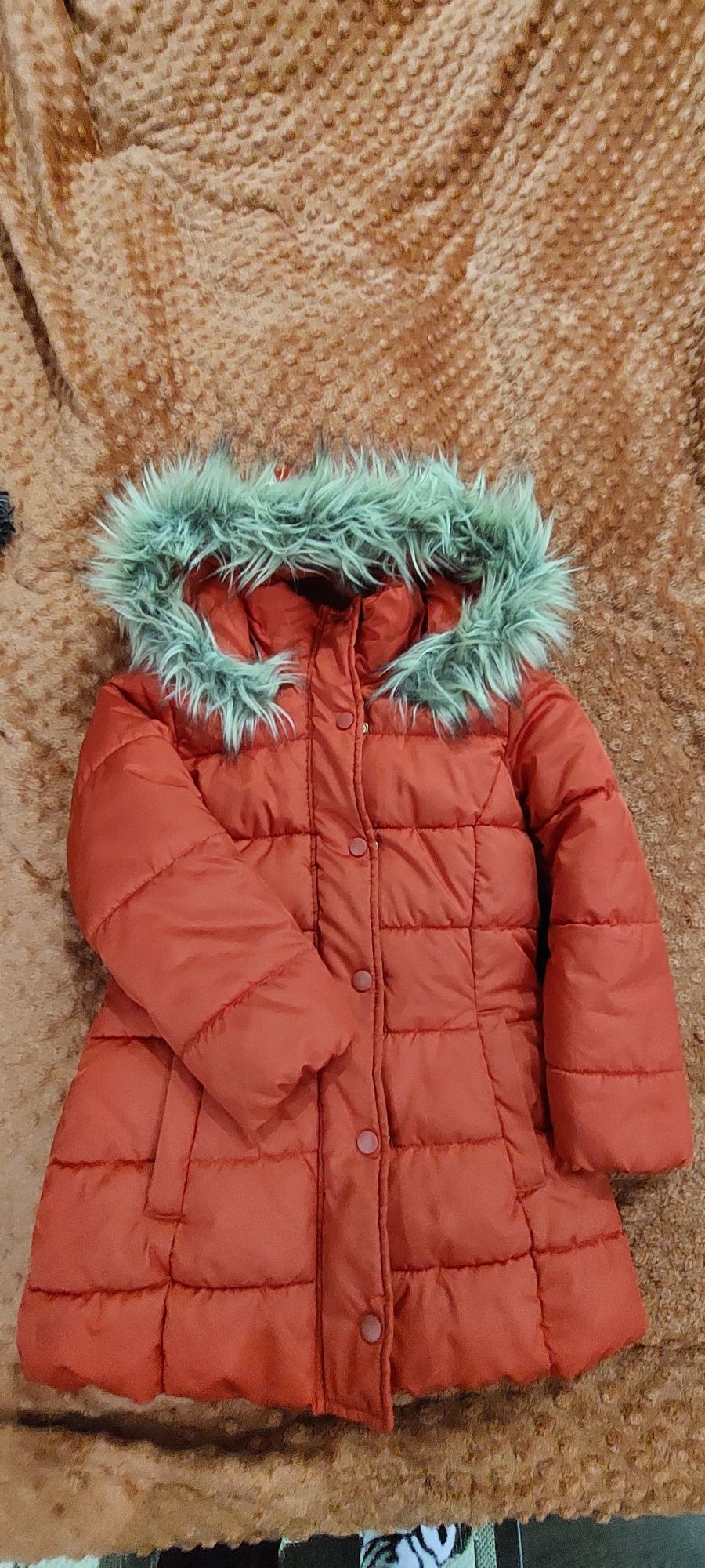 Зимова куртка. На дівчинку 7-8 Розмір 128