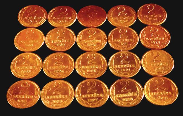 Для коллекции набор монет 2 коп разных стран с 1936 по 2011 гг.