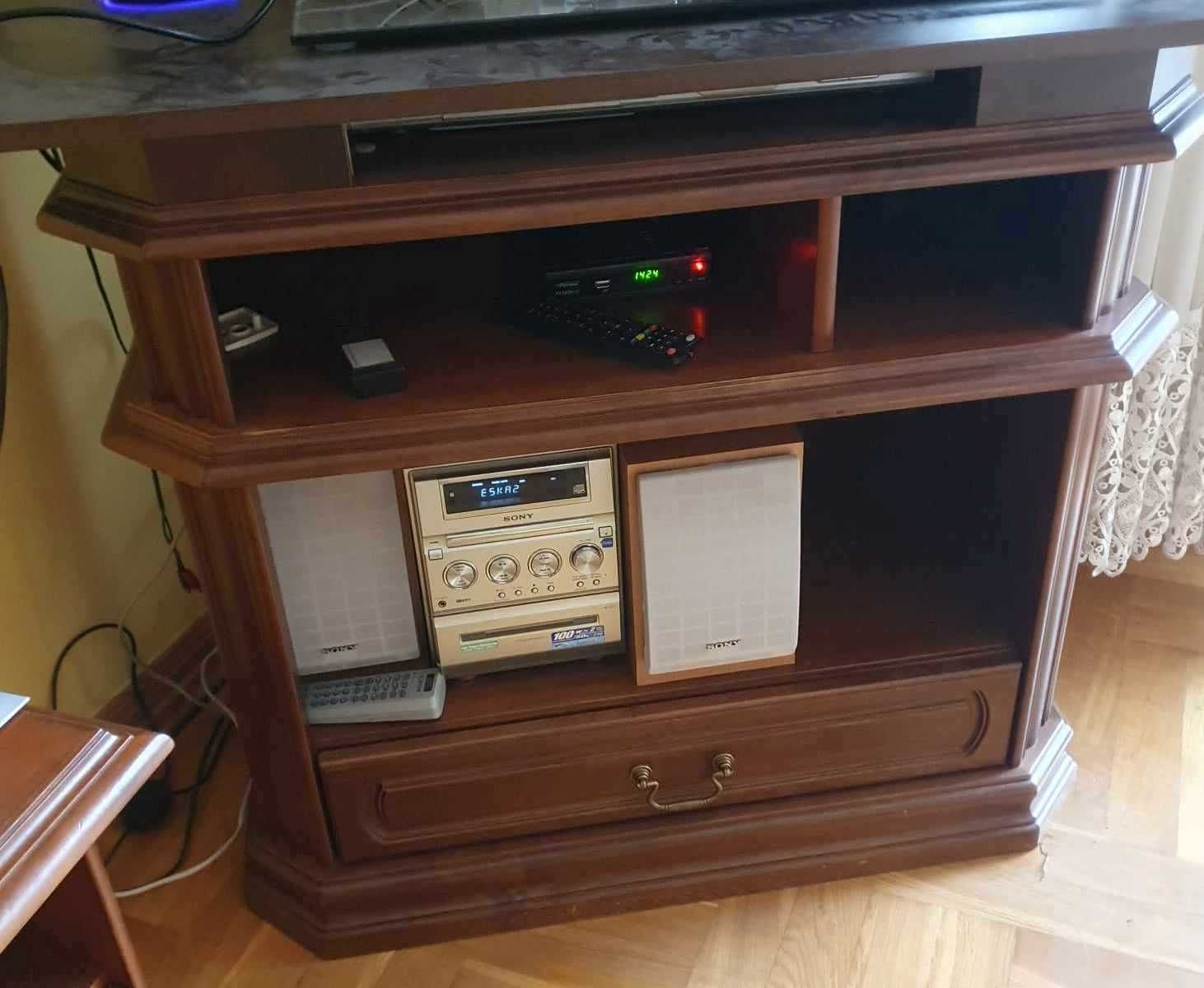 Szafka pod telewizor firmy KLOSE