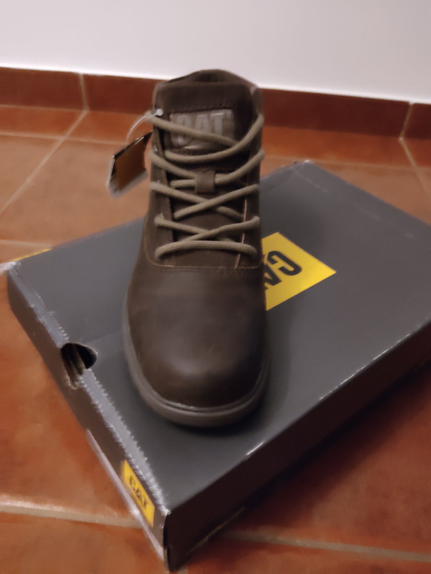 Botas Cat homem (novas em cx)