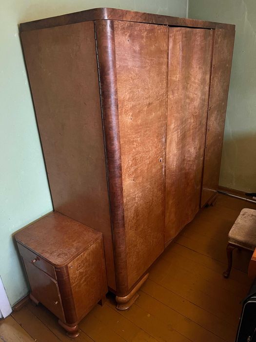 Stara drewniana szafa 3 drzwiowa