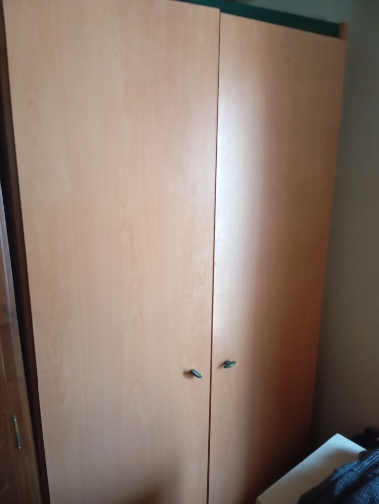 Mobília de quarto para desocupar.