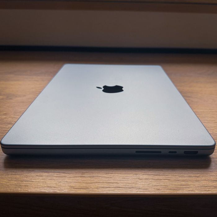 Macbook pro 14, M1, 2021 1TB, 16RAM, 10CPU/16GPU