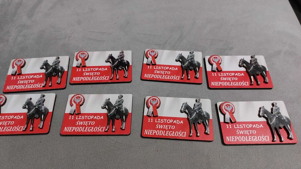 Zestaw 8 magnesów na lodówkę Święto niepodległości z koniem