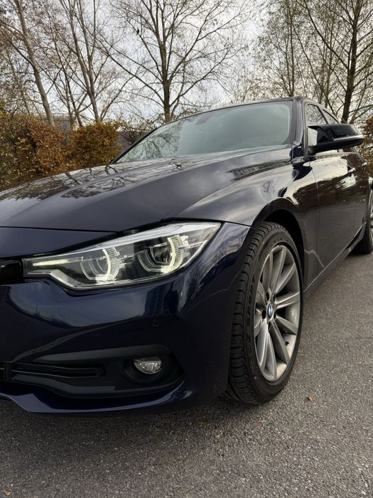 BMW 320i xDrive 2016 року