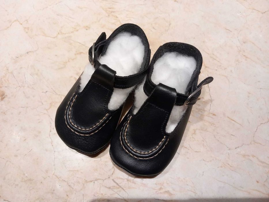 Sapatos Cuquito em pele tam. 19