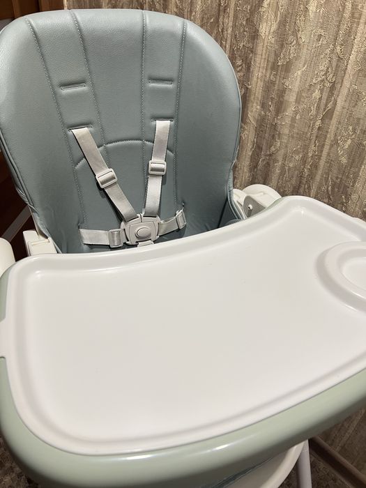 Дитячій стілець для годування