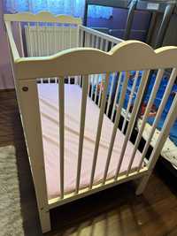 Piękne łóżeczko niemowlęce drewniane białe z materacem