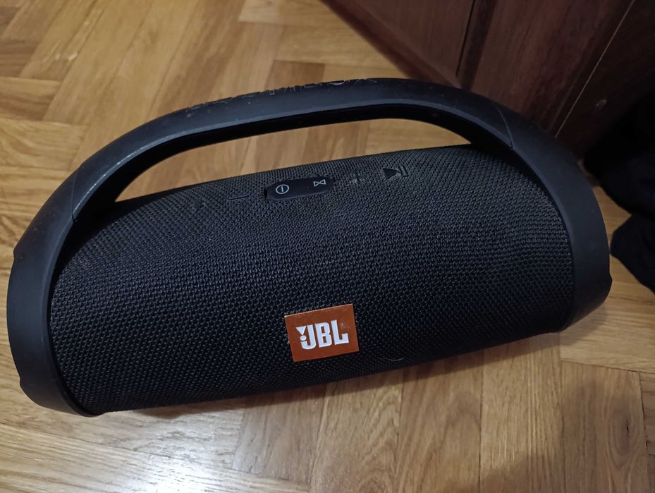 Блютуз-колонка JBL
