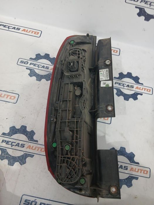 FAROLIM DIREITO BRANCA FIAT DOBLO 1.6MJET 2012-2016 ANO: 2015