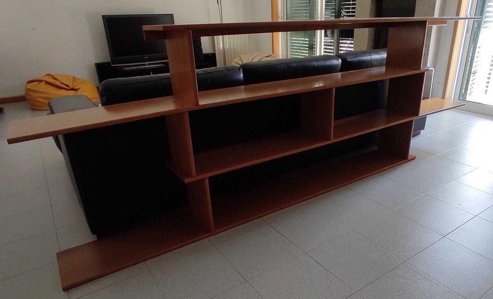 Estante em madeira para fixar ou pousar (3x1 m)