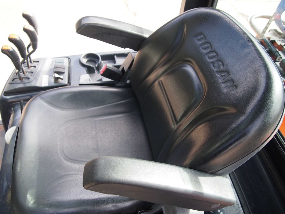 Wózek widłowy Doosan 3.5T, Gaz, wolny skok, maszt triplex, SPROWADZONY