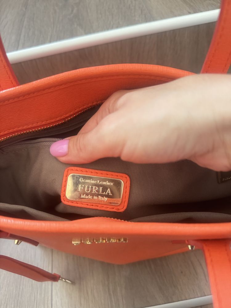 Продам шкіряну сумку Furla