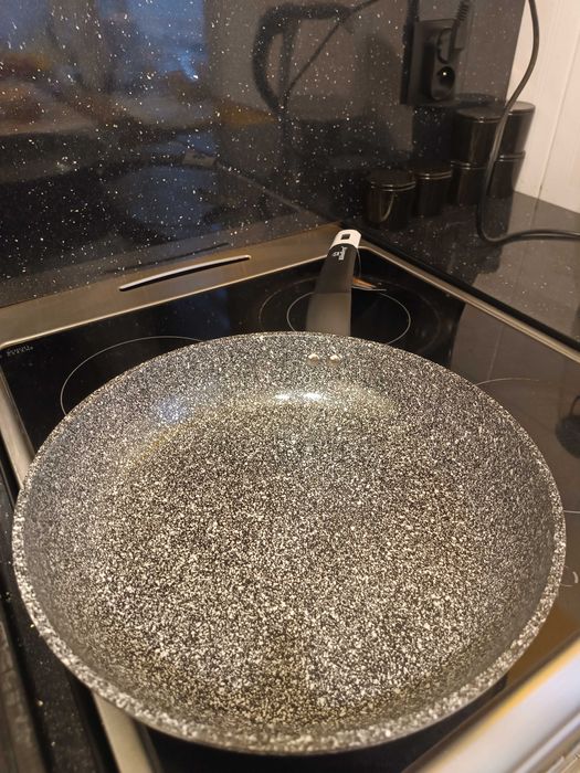 Patelnia granitowa tradycyjna 30 cm - bardzo solidna na gaz, indukcję!
