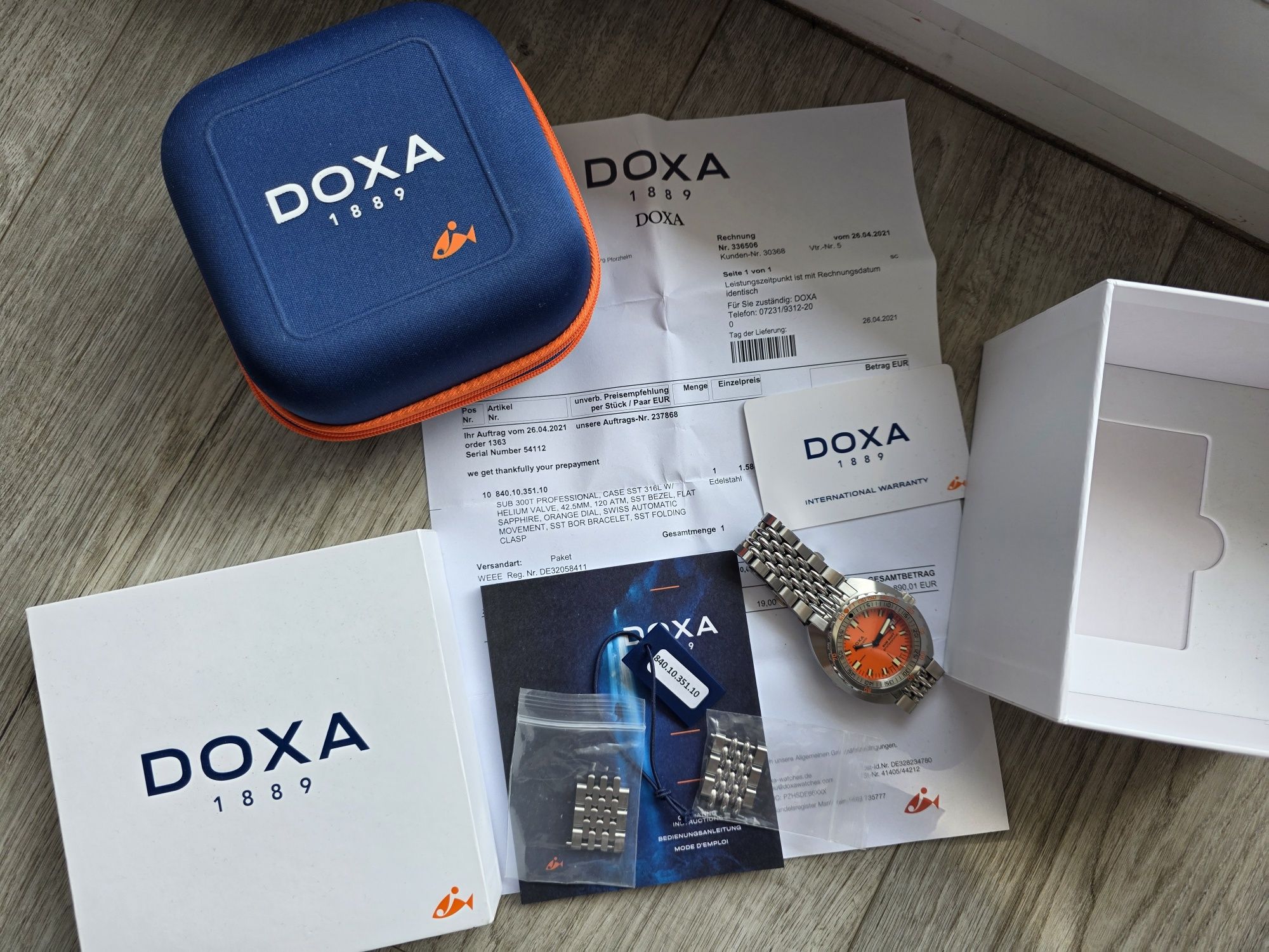 DOXA SUB 300T Professional – pomarańczowa tarcza