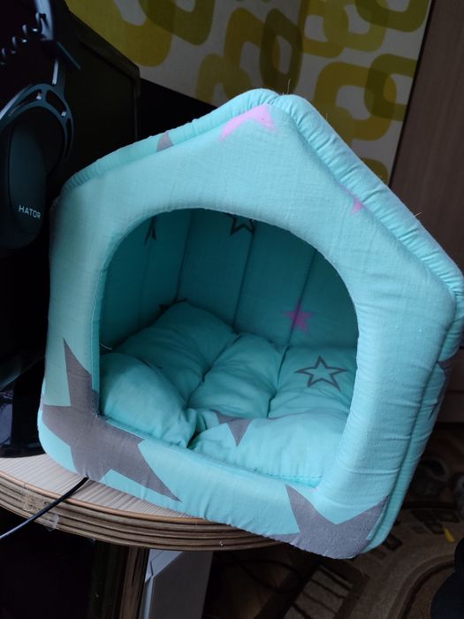 Хатинка, лєжанка для кота