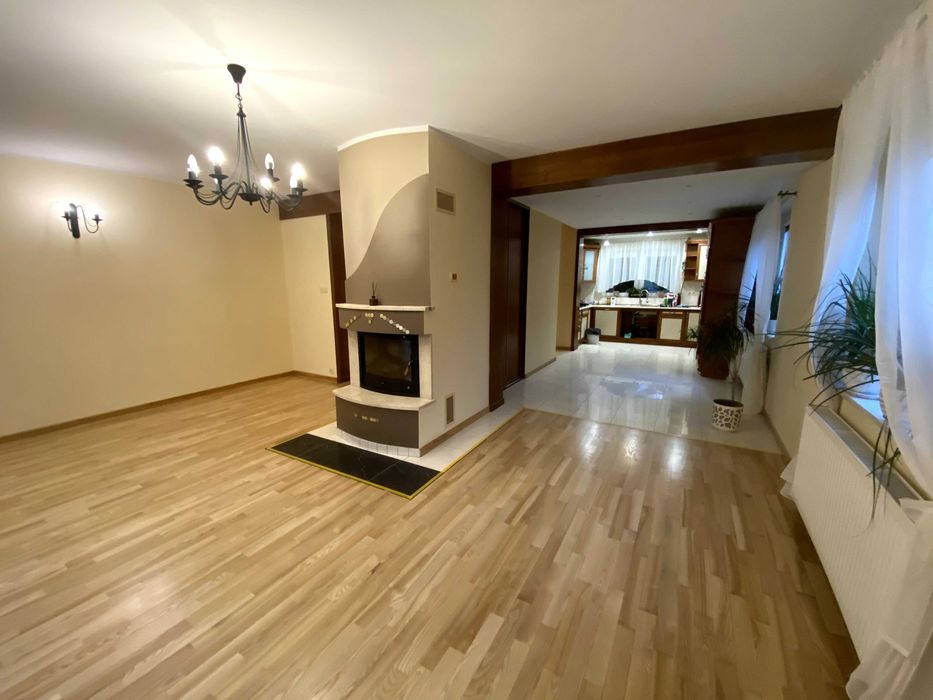 Funkcjonalny dom z garażem (bez pośredników)