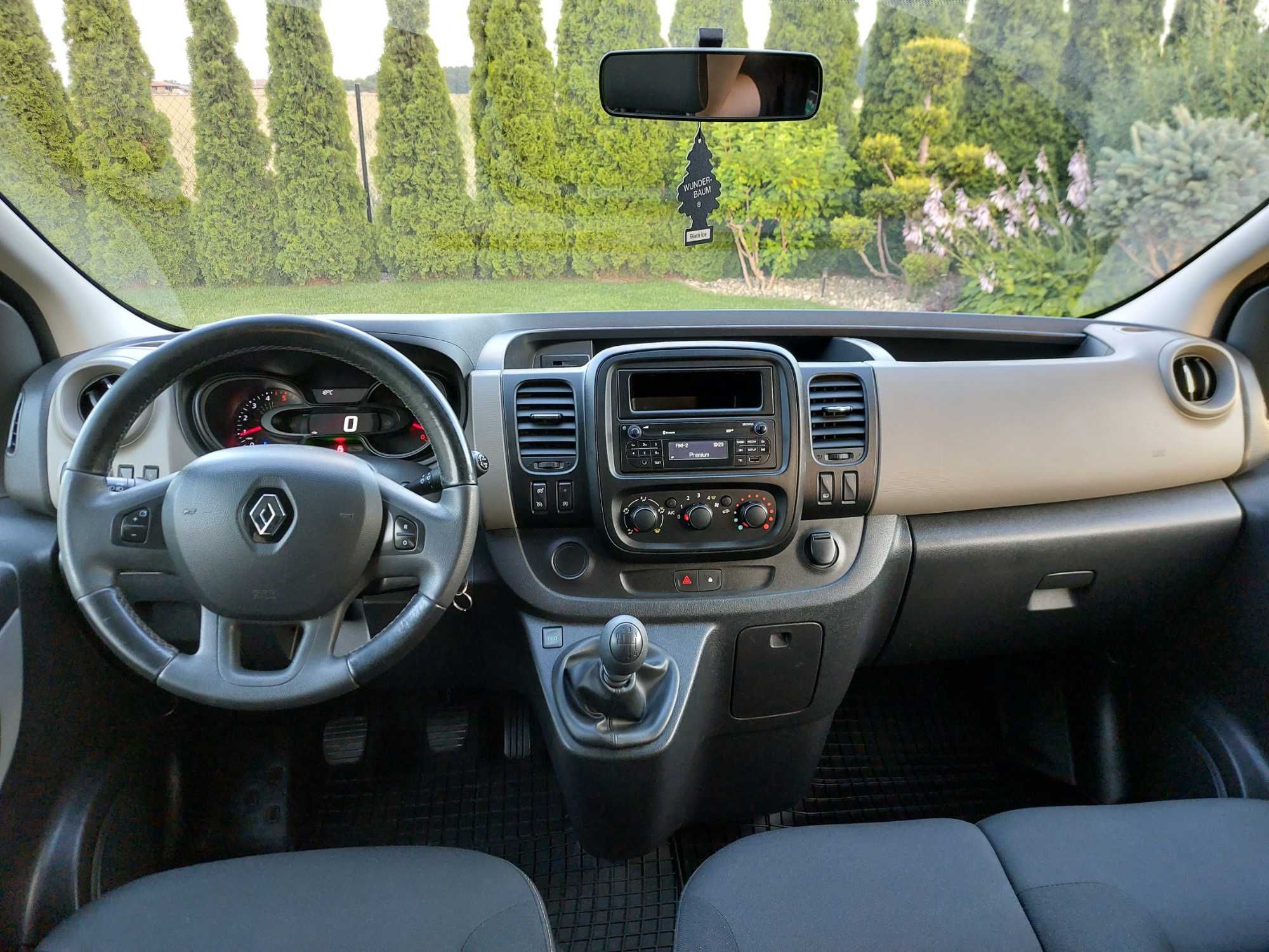 Renault Trafic polski salon wersja long 9 osób nawiewy Webasto