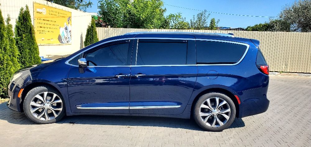 Минивэн Chrysler Pacifica 2017г