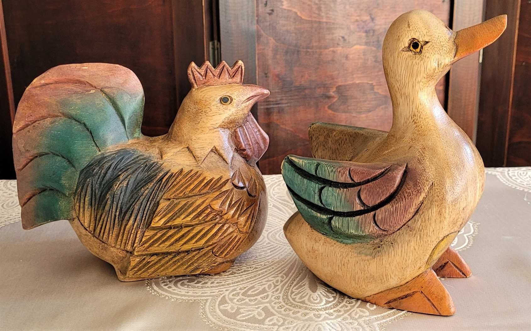 Ręcznie rzeźbione figury Koguta i Kaczki lite drewno rustykalny styl