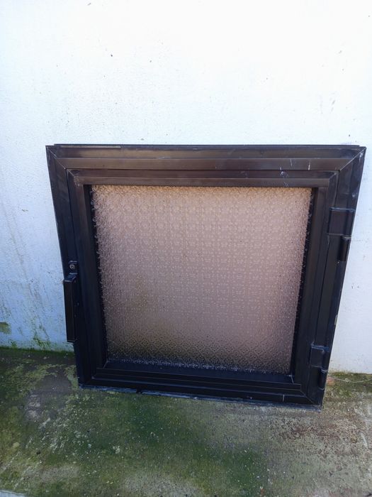 Janelas de alumínio castanho várias