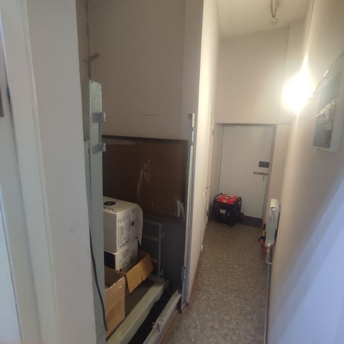 Приміщення на проспекті Олександра Поля 100