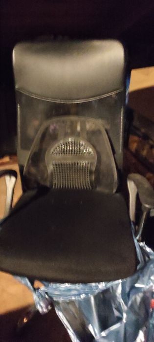 Fotel biurowy obrotowy czarny siatkowy