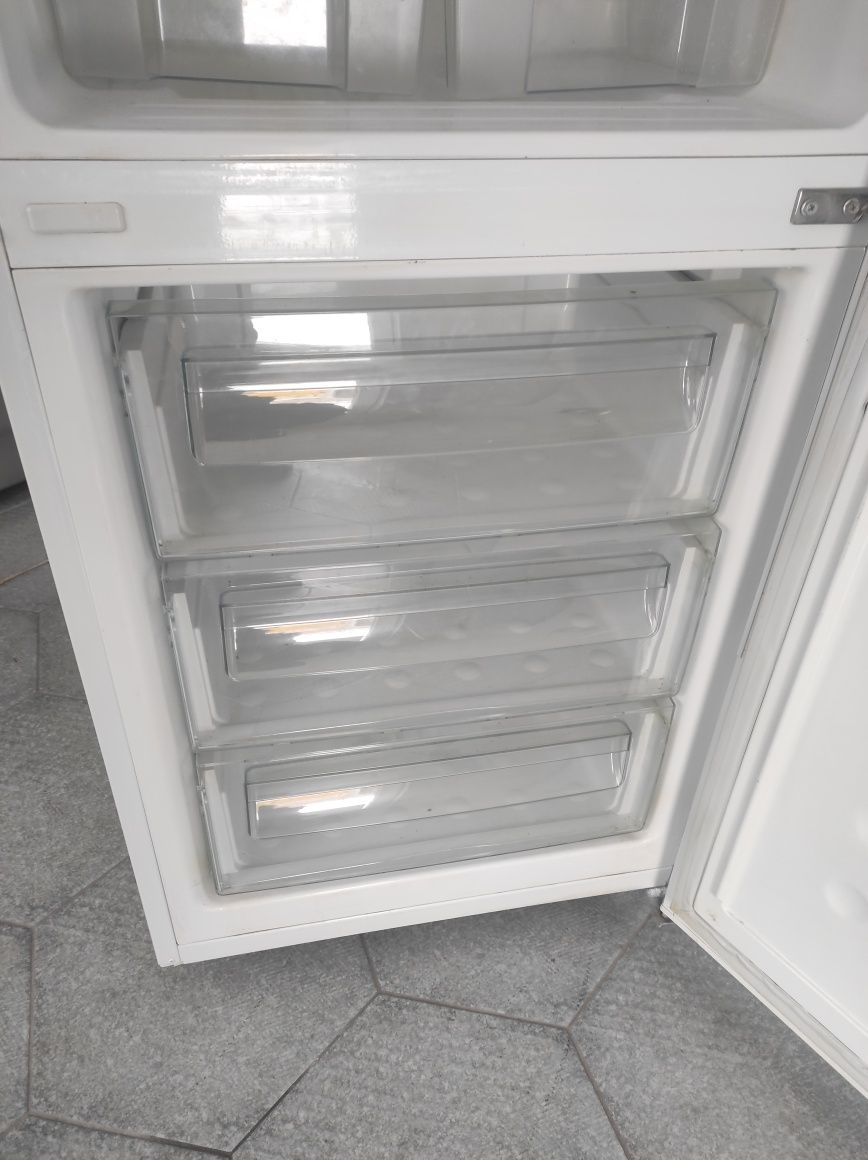 Холодильник Samsung NoFrost 180см.