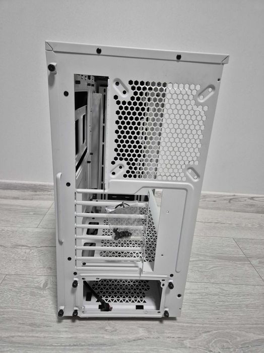 без однієї кришки корпус be quiet! Pure Base 500 White Шумка. Trade-in