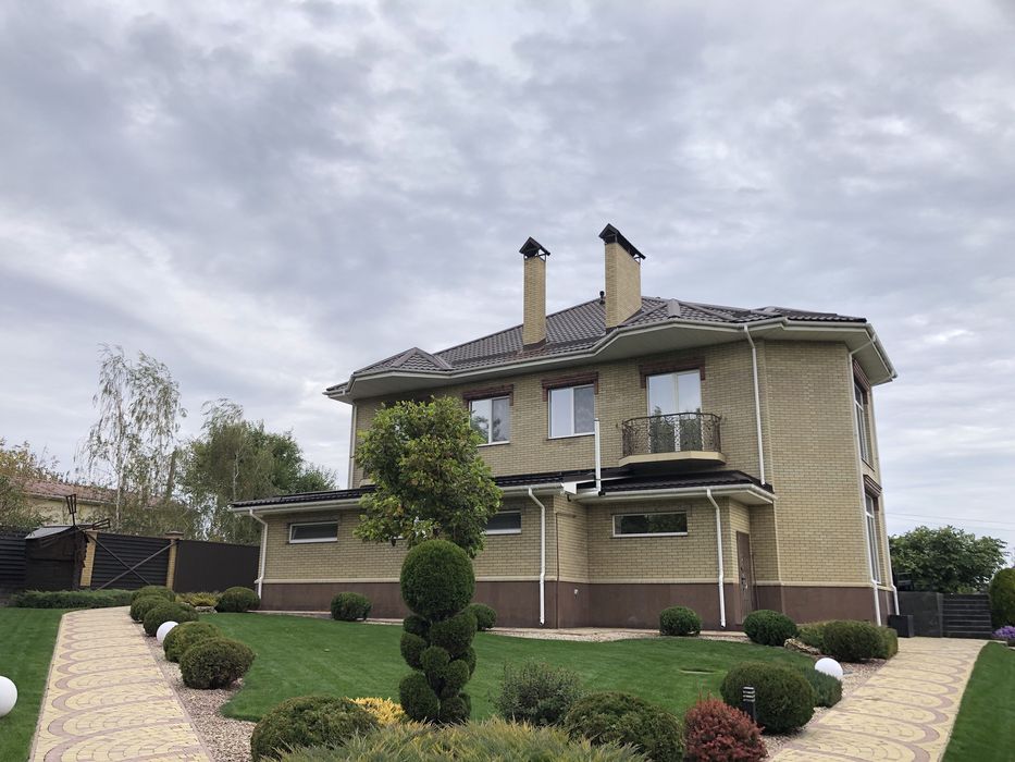 Продаж будинку та 18 соток землі