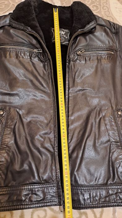 Чоловіча шкіряна куртка з хутром
Чоловіча шкіряна куртка з натуральни