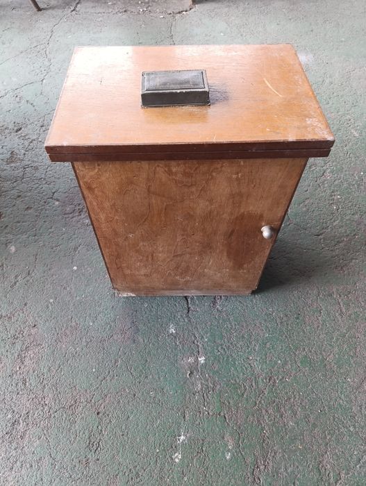 Vendo mesa Singer completa antiga