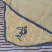 Żółty ręcznik niemowlęcy dla niemowlaka logo syrenka, nieużywany