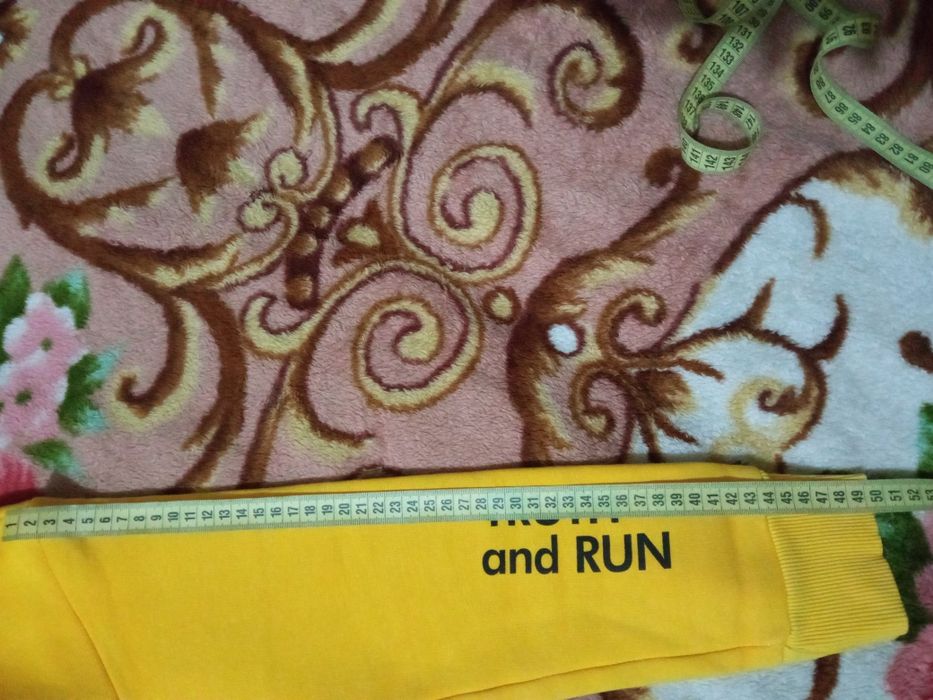 Яркий тёплый свитшот для девочки