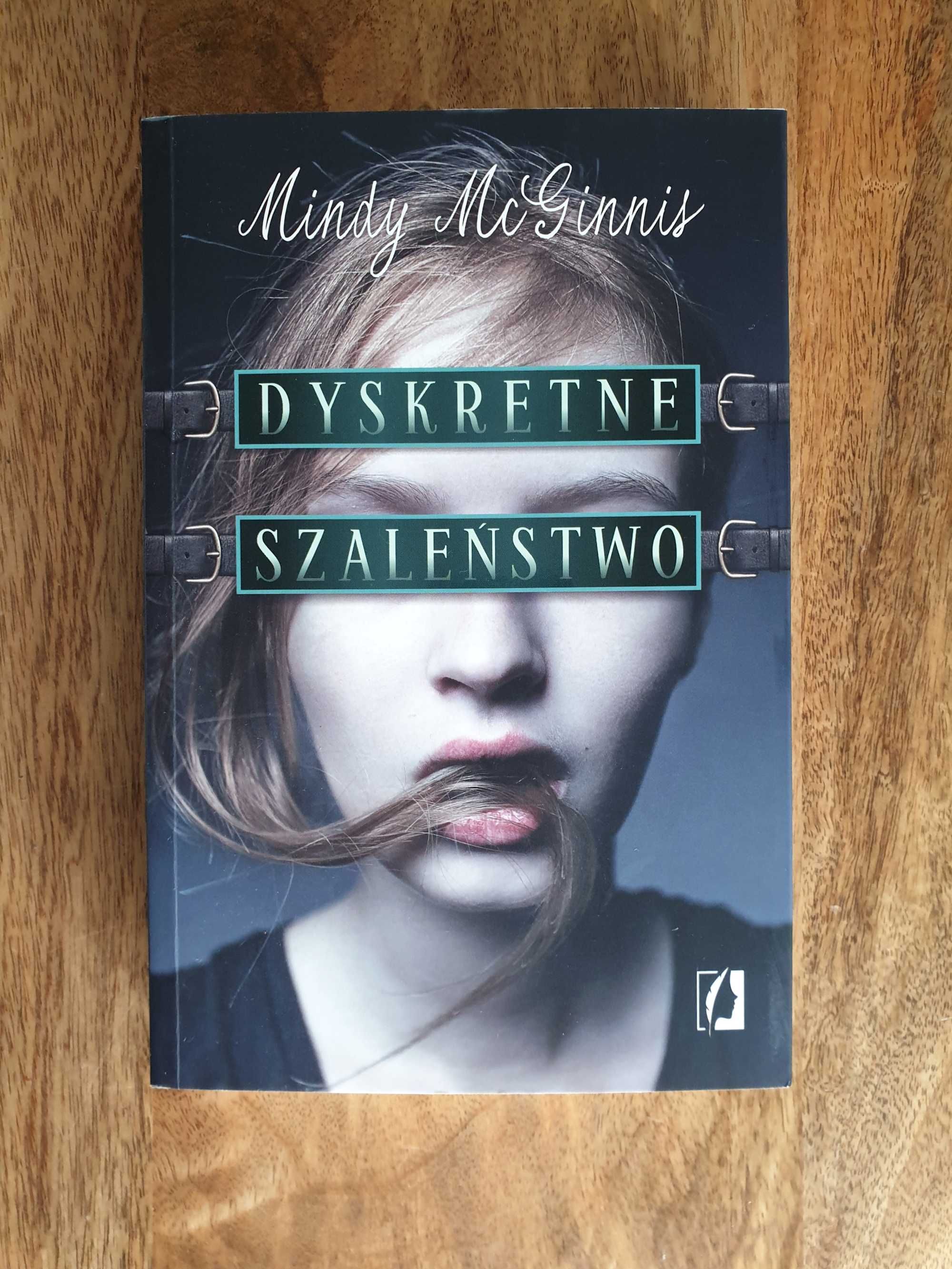 "Dyskretne szaleństwo" Mindy McGinnis