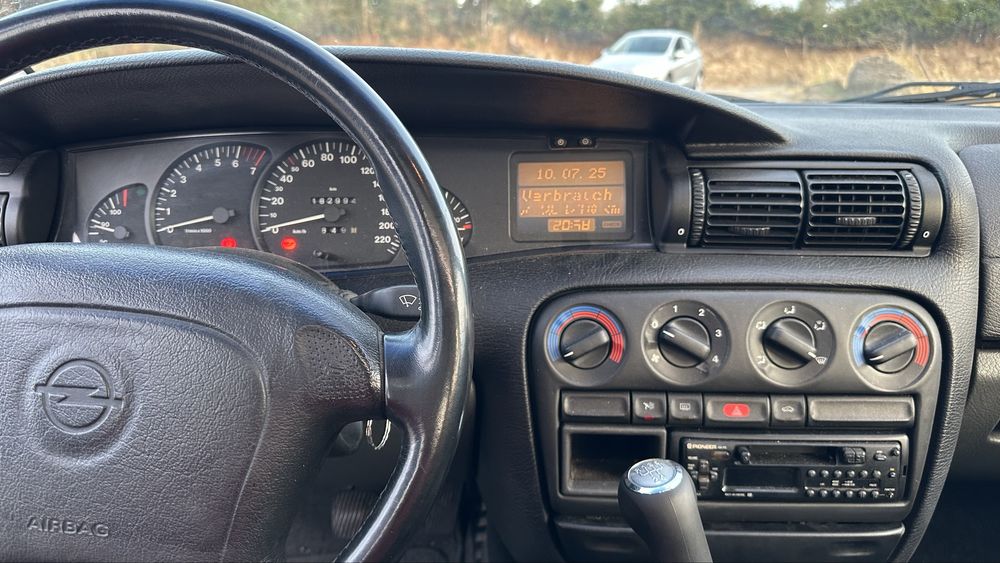 Opel Omega B 2.0i 16v