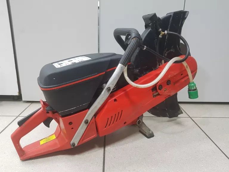 Przecinarka do stali i betonu YATO,  silnik spalinowy 5,5 KM