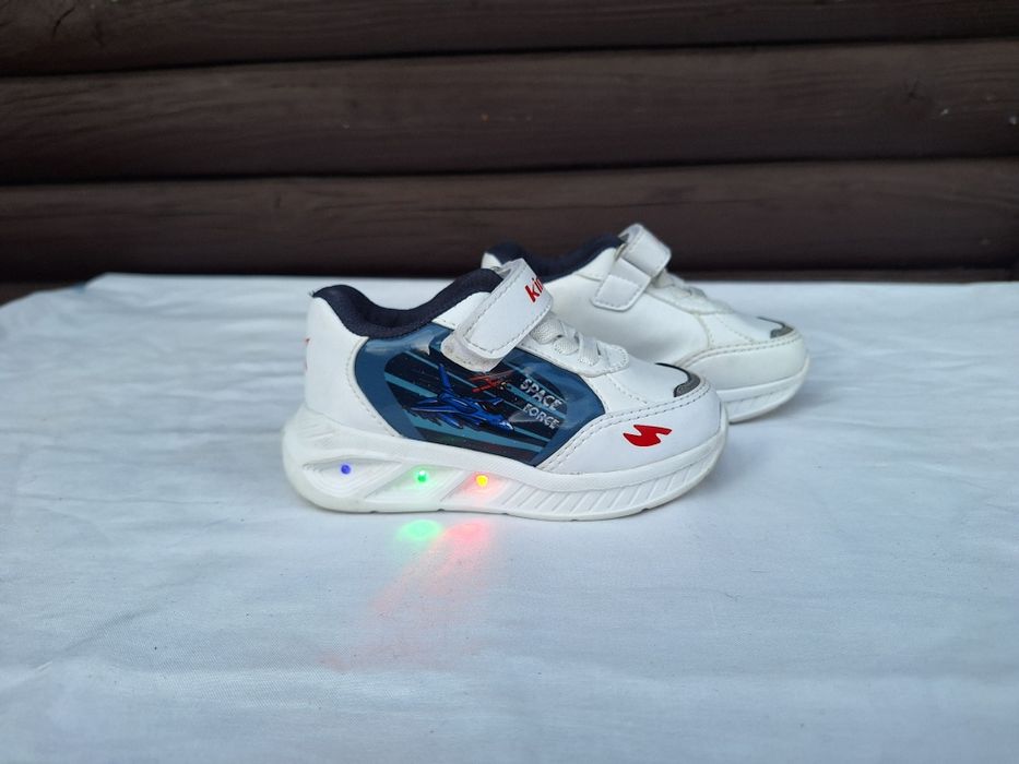 Buty sportowe adidasy LED Kinetix rozm.22