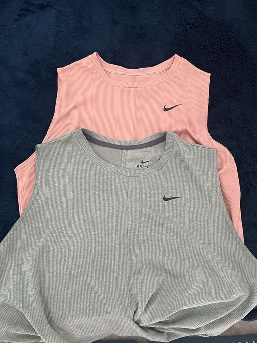 Camisolas Nike rosa e cinza