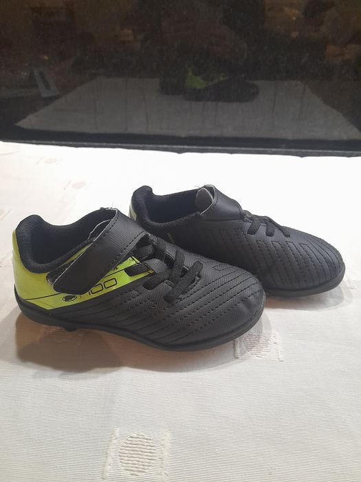 Chuteiras de Futebol p/ Criança KIPSTA - Tam 25 - Como novas