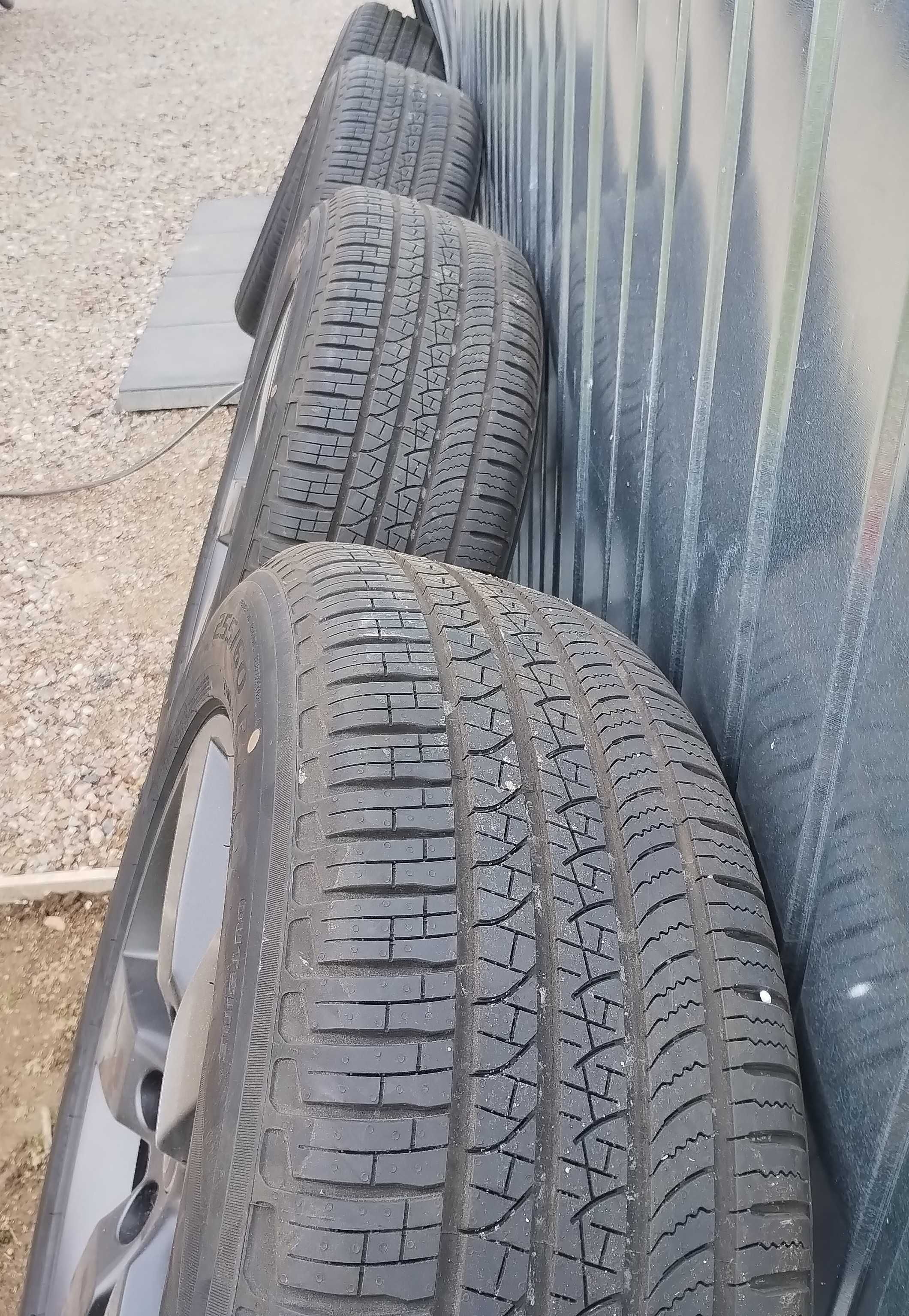 Nowe Oryginalne Koła Alufelgi  255/60/20" Land Rover Defender Pirelli