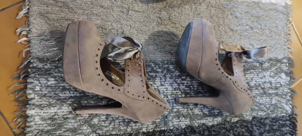 Vendo sapatos de salto alto