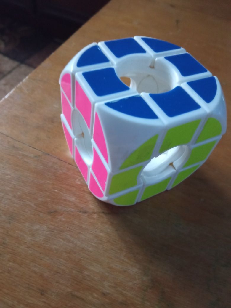 Продам модифікацію кубика рубіка.