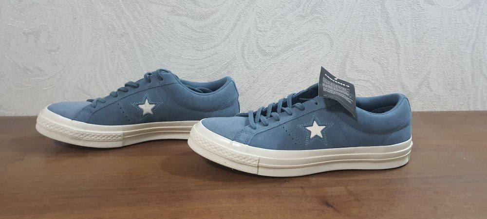 Продам новые кеди Converse ONE STAR OX