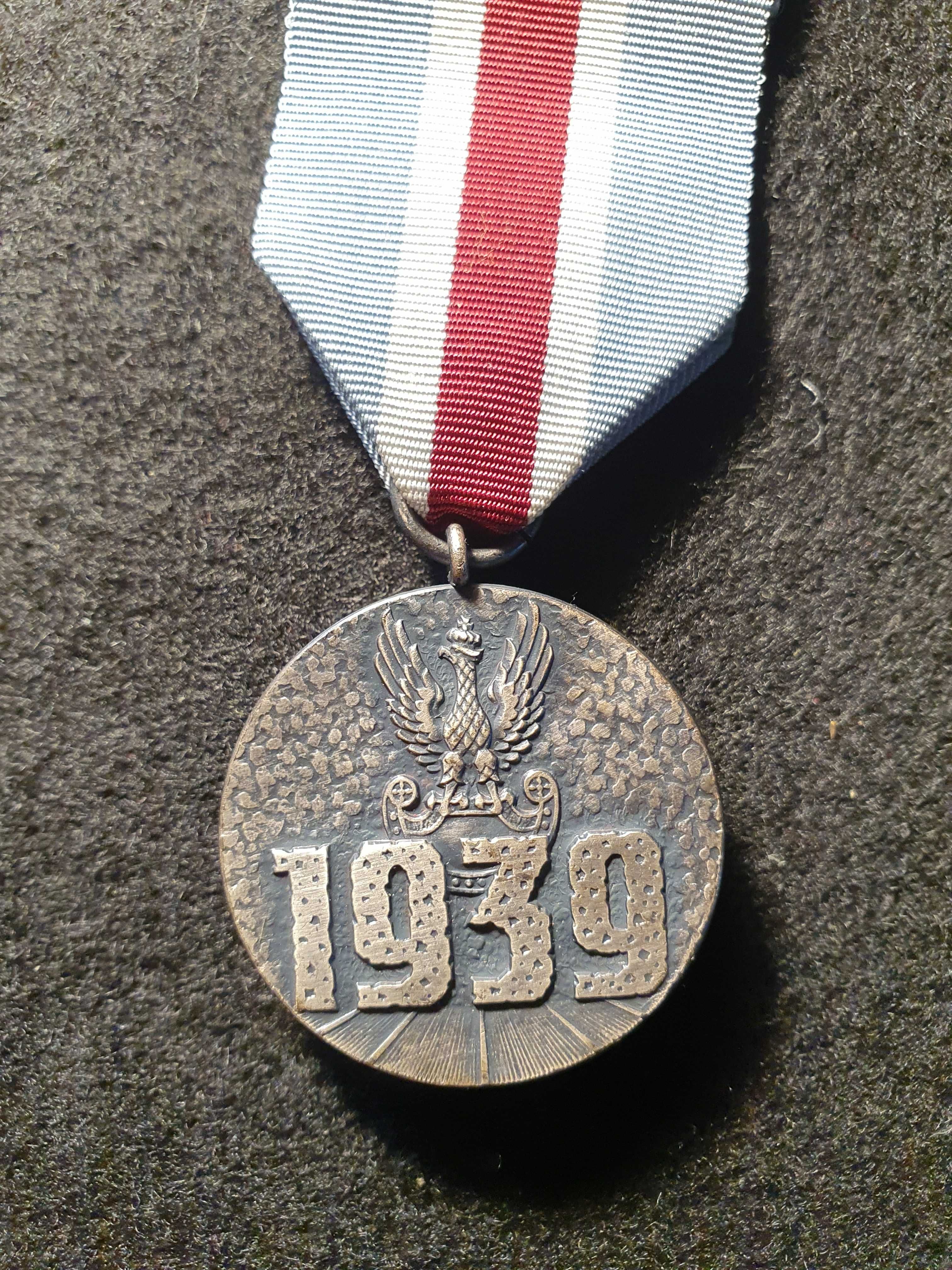 Medal za udział w wojnie obronnej 1939, odznaczenie, nadanie, pudełko