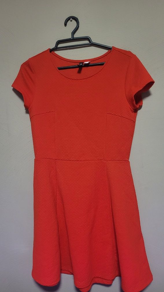 Krotka czerwona sukienka h&m divided 38 M